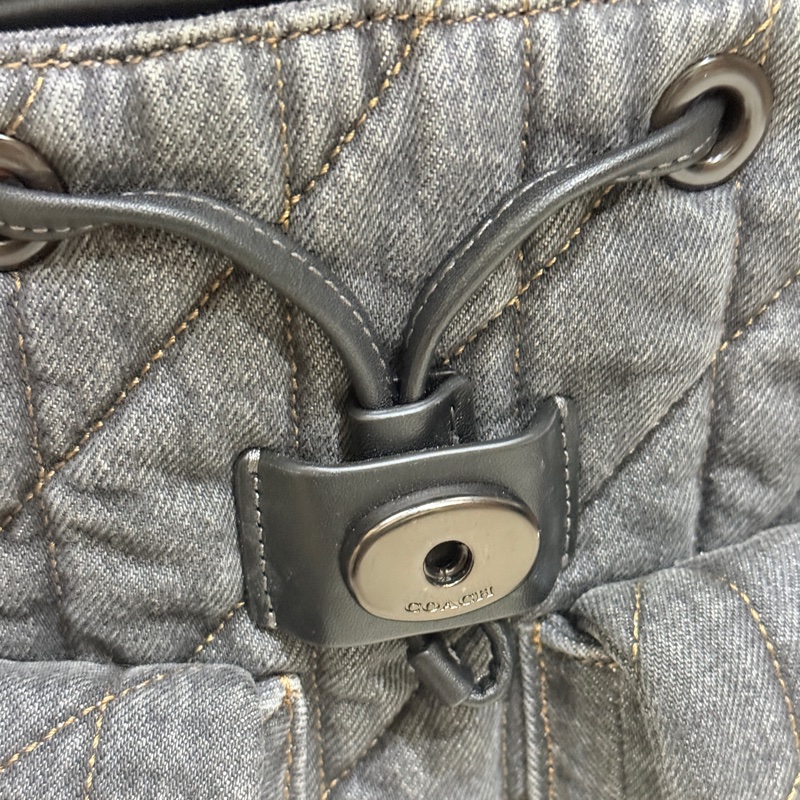 告別2025斷捨離價格🉐正櫃2萬多缺貨🏅95新✨COACH 黑牛仔 黑釦 可斜揹 三用包 三背法TABBY 絎縫後背包 斜揹 肩背 後背-11