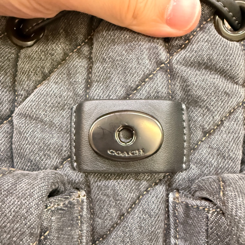 告別2025斷捨離價格🉐正櫃2萬多缺貨🏅95新✨COACH 黑牛仔 黑釦 可斜揹 三用包 三背法TABBY 絎縫後背包 斜揹 肩背 後背-52