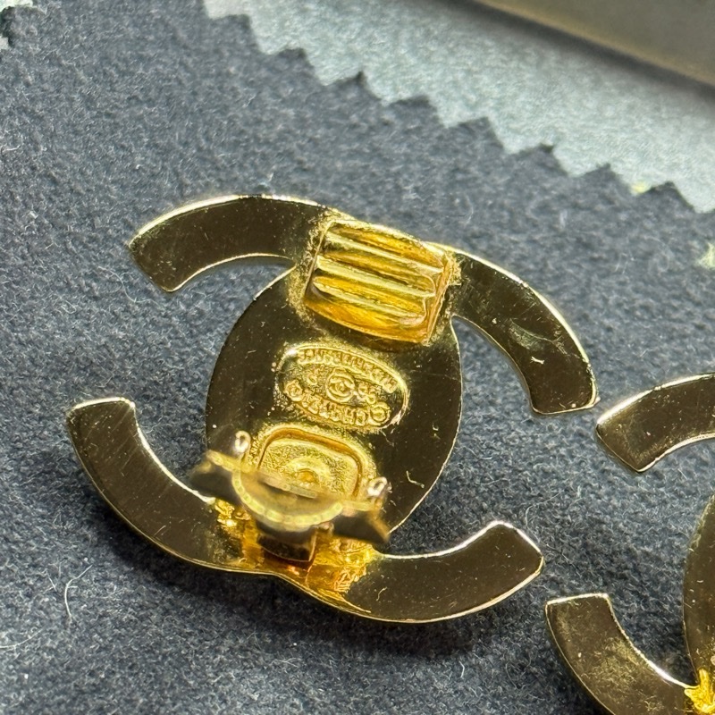 Chanel vintage 金色書包扣logo耳夾/夾式耳環-2