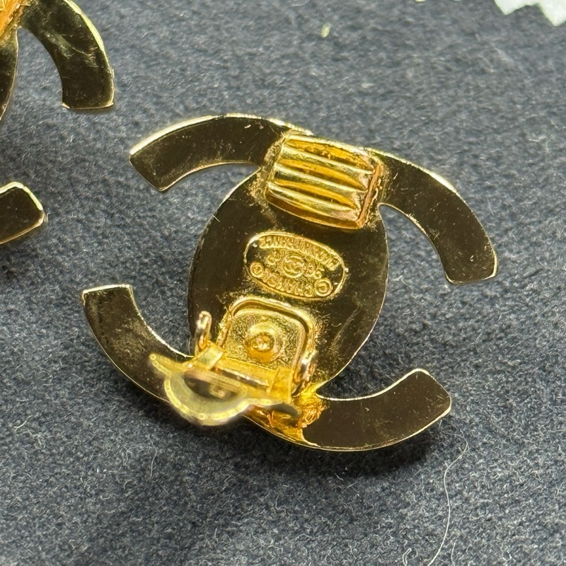 Chanel vintage 金色書包扣logo耳夾/夾式耳環-3