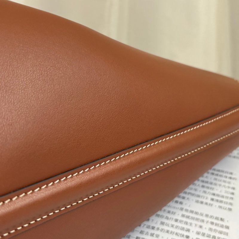 ::CELINE:: 焦糖色 Teen Bucket16 手提肩背包 斜背包-17