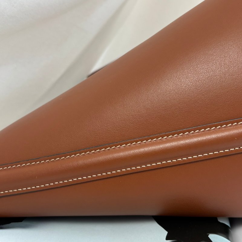 ::CELINE:: 焦糖色 Teen Bucket16 手提肩背包 斜背包-20