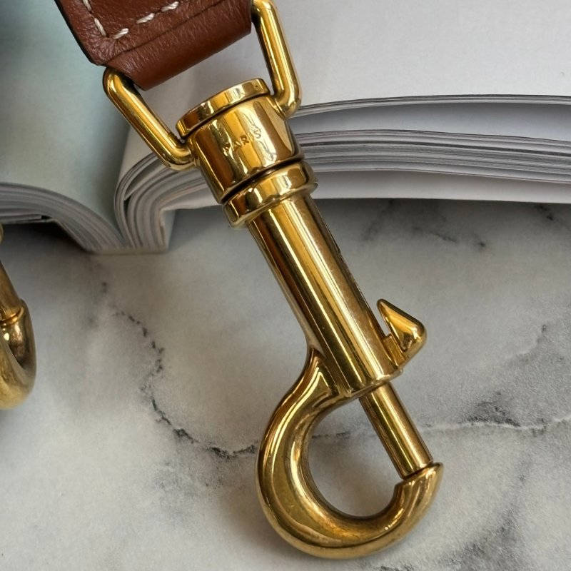 ::CELINE:: 焦糖色 Teen Bucket16 手提肩背包 斜背包-44