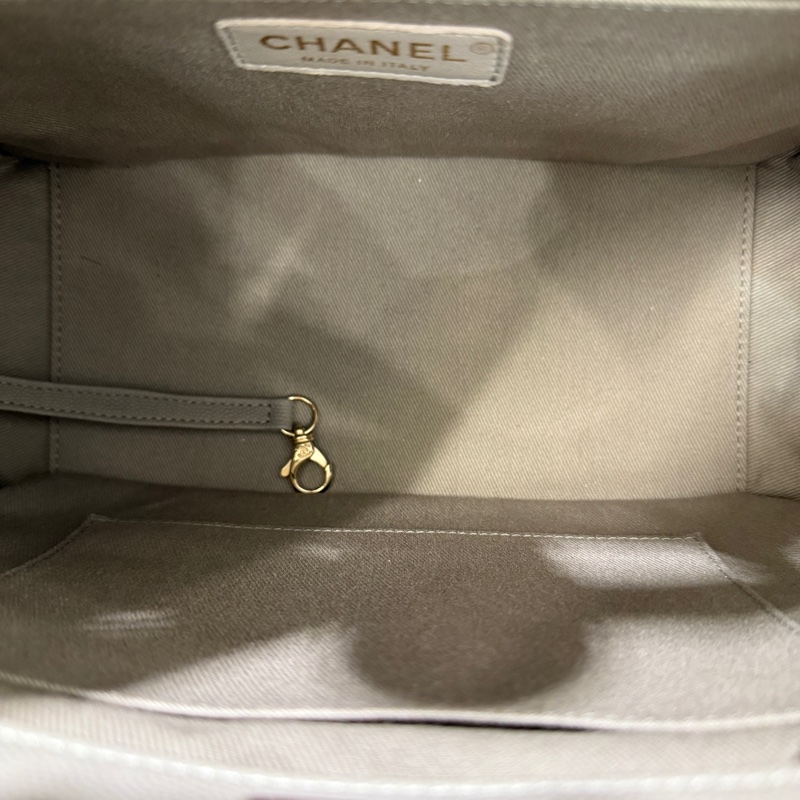 Chanel淺灰荔枝牛皮菱格紋淡金釦前ㄇ拉手提肩斜背托特包-5