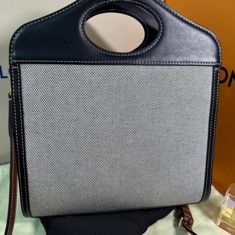 #Burberry #學院包 #斜背包 #經典英格蘭風🥰-17