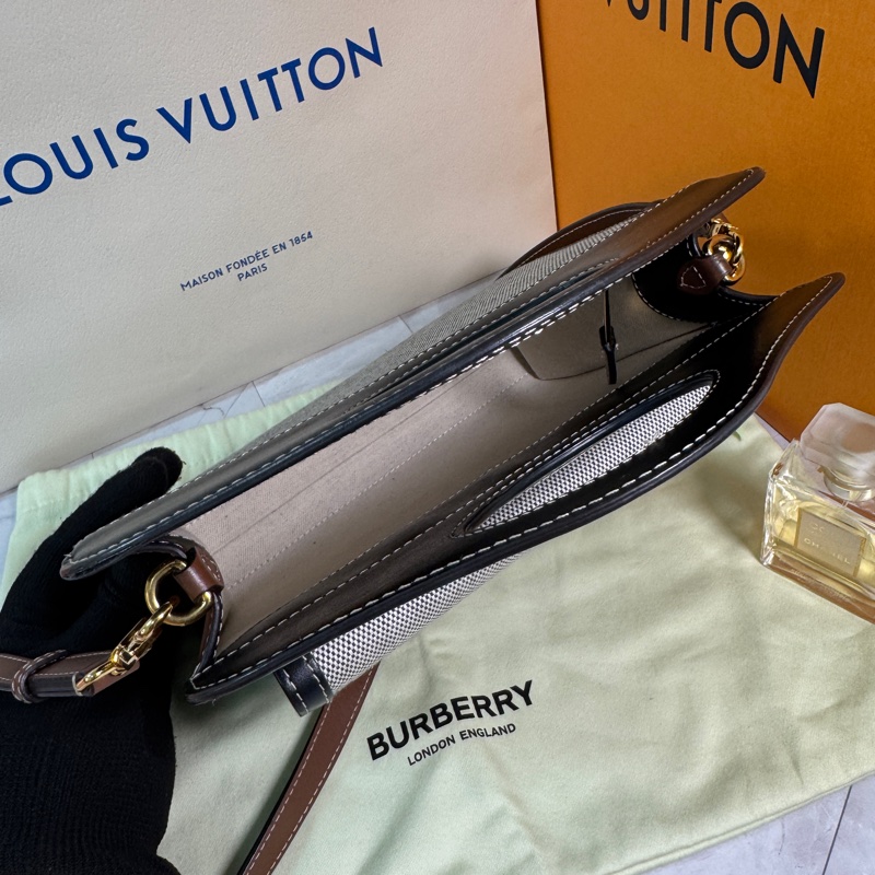 #Burberry #學院包 #斜背包 #經典英格蘭風🥰-21