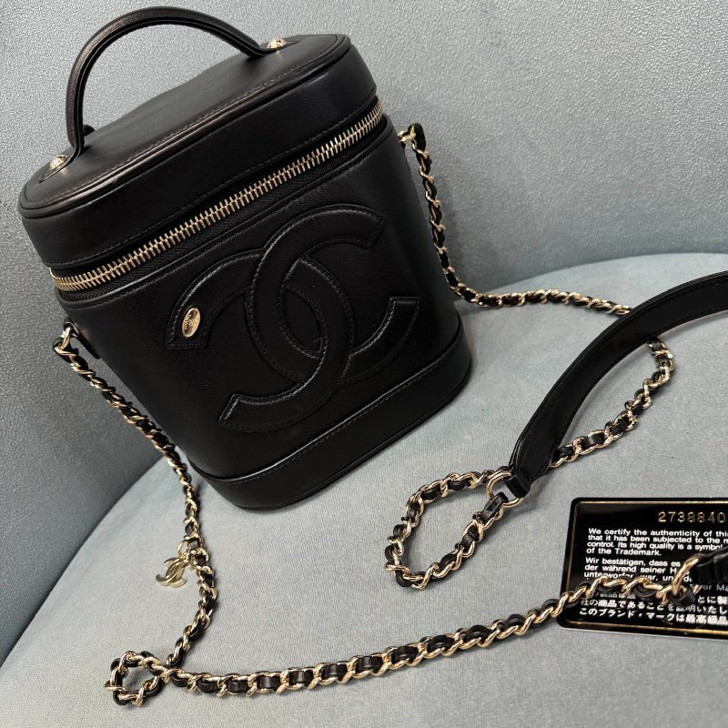 ✨Chanel 黑金化妝盒包 99新 配件塵袋保卡-0