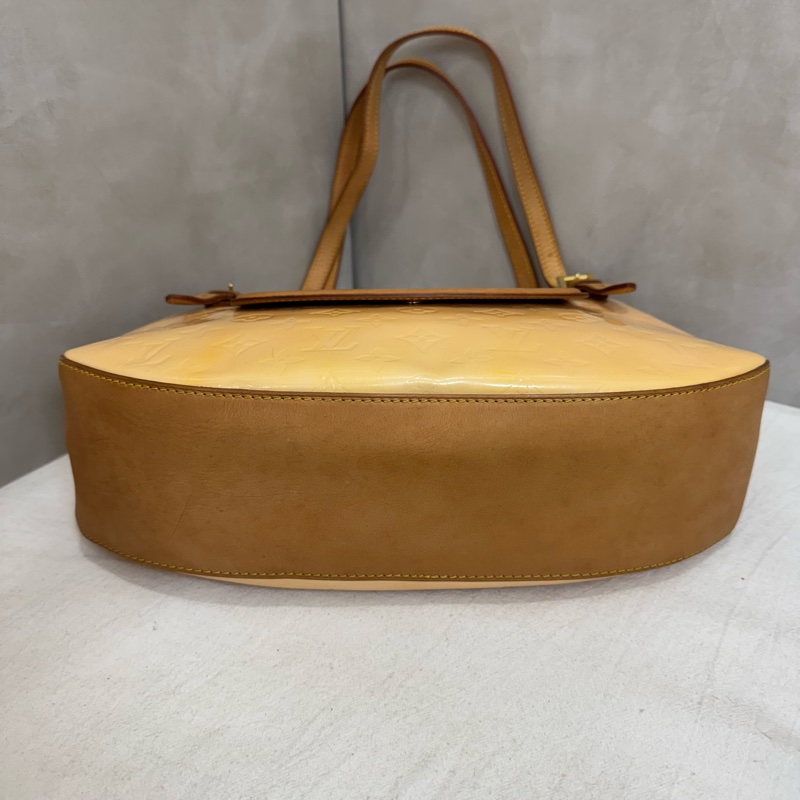 Louis Vuitton 黃色漆皮壓紋肩背包-6