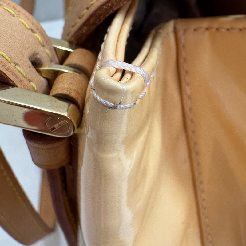 Louis Vuitton 黃色漆皮壓紋肩背包-17