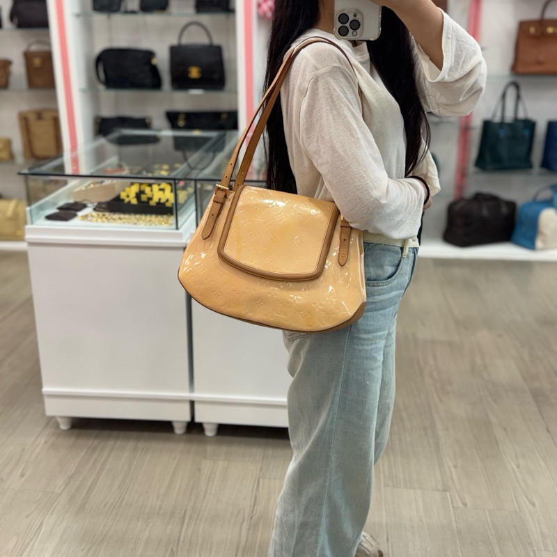 Louis Vuitton 黃色漆皮壓紋肩背包-32