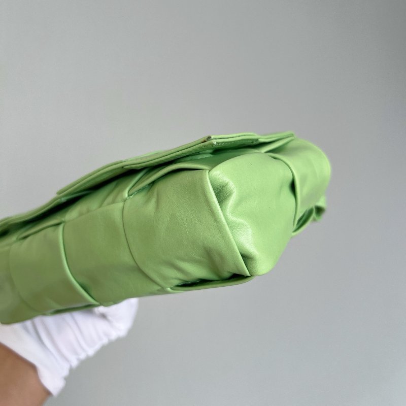 Bv 八格cassette 酪梨綠油蠟牛皮八格,可以斜背可以腰包容量能放手機 18×10×5cm 斷貨色 99新配件塵袋-4