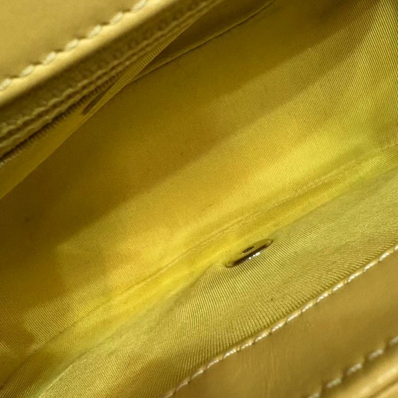 ✨Chanel 外縫線翻蓋郵差包 98新 配件塵袋-2