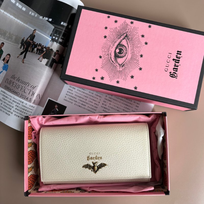 限量款::GUCCI:: 白色皮革 金屬蝙蝠裝飾牛皮拉鍊長夾 發財長夾-0