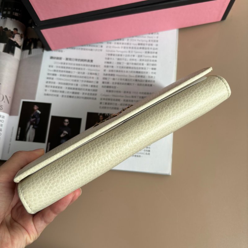 限量款::GUCCI:: 白色皮革 金屬蝙蝠裝飾牛皮拉鍊長夾 發財長夾-6