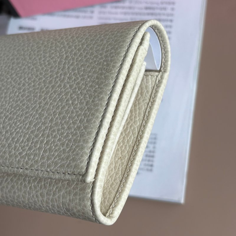 限量款::GUCCI:: 白色皮革 金屬蝙蝠裝飾牛皮拉鍊長夾 發財長夾-7