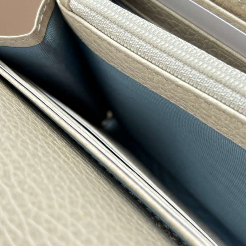 限量款::GUCCI:: 白色皮革 金屬蝙蝠裝飾牛皮拉鍊長夾 發財長夾-18