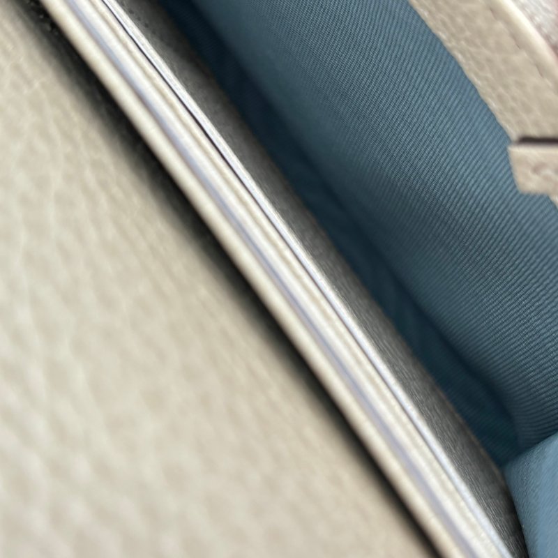 限量款::GUCCI:: 白色皮革 金屬蝙蝠裝飾牛皮拉鍊長夾 發財長夾-19