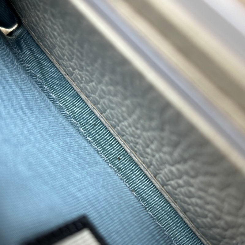 限量款::GUCCI:: 白色皮革 金屬蝙蝠裝飾牛皮拉鍊長夾 發財長夾-20