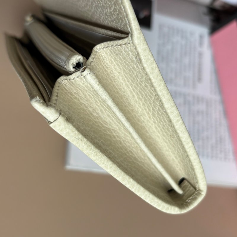 限量款::GUCCI:: 白色皮革 金屬蝙蝠裝飾牛皮拉鍊長夾 發財長夾-26