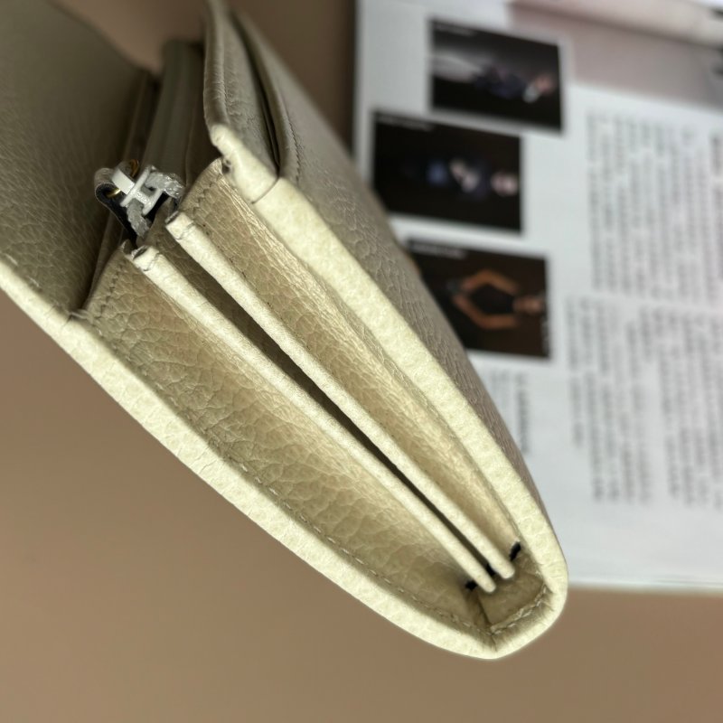 限量款::GUCCI:: 白色皮革 金屬蝙蝠裝飾牛皮拉鍊長夾 發財長夾-27