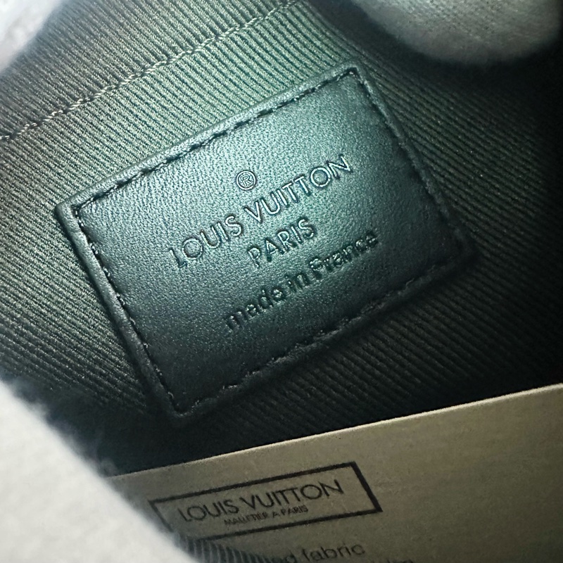 LV M62897 限量Vivienne 黑色so black老花長夾/手拿包兩用-4