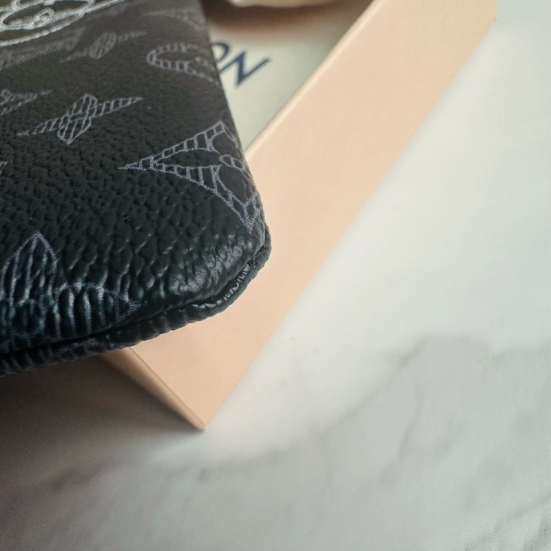 LV M62897 限量Vivienne 黑色so black老花長夾/手拿包兩用-8