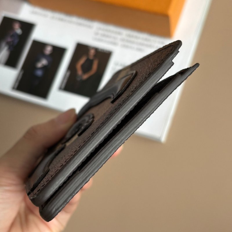 限量款式 ::LOUIS VUITTON:: LV Multiple Wallet 立體皮革拼接對開短夾 錢包 男夾-5