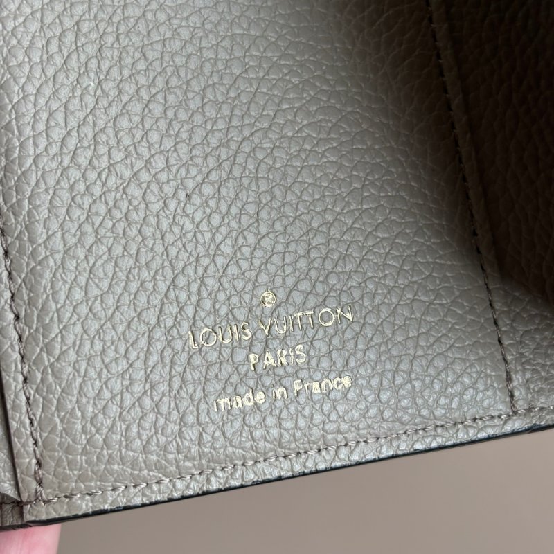 ::LOUIS VUITTON:: LV M81861 Victorine Wallet 斑鳩灰 信封式三摺短夾 小短夾-22