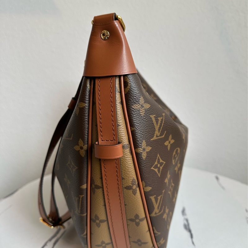 m46311 雙色彎月包 loop hobo-2