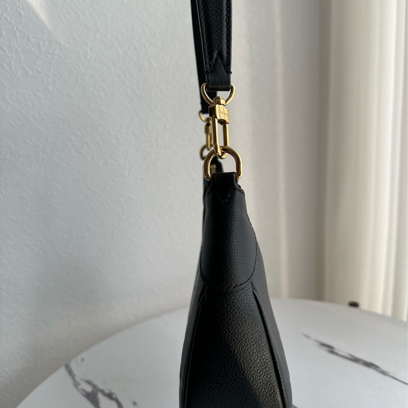 lv 全世界缺貨款 半月全壓紋黑色兩用包-2