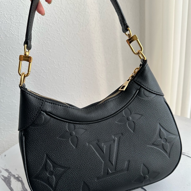 lv 全世界缺貨款 半月全壓紋黑色兩用包-3