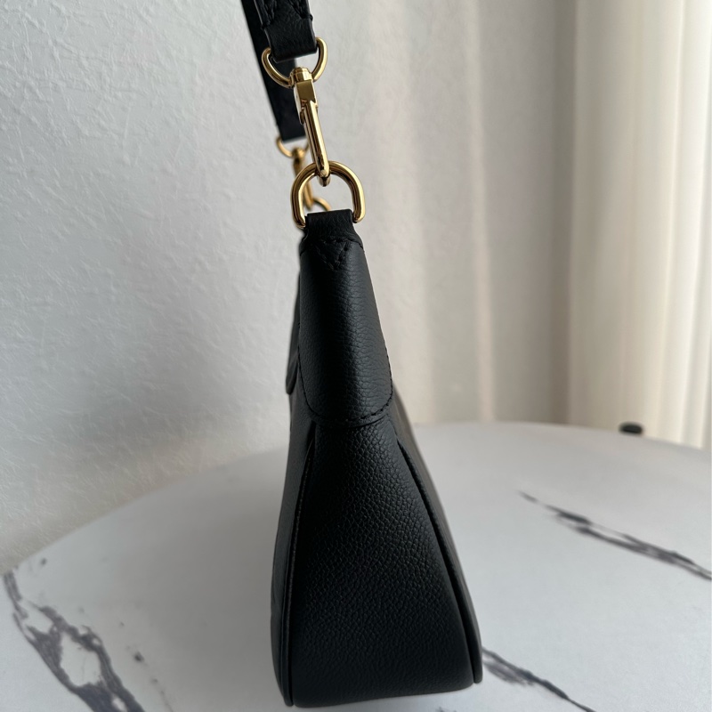 lv 全世界缺貨款 半月全壓紋黑色兩用包-7