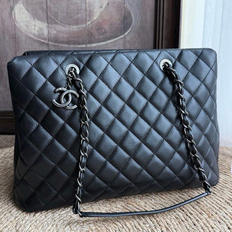 Chanel 黑銀荔枝紋牛皮吊墜logo風琴托特包 復古銀扣 大雙C吊墜 內里多層 可以放電腦通勤 尺寸約38*26 年份：21開-1