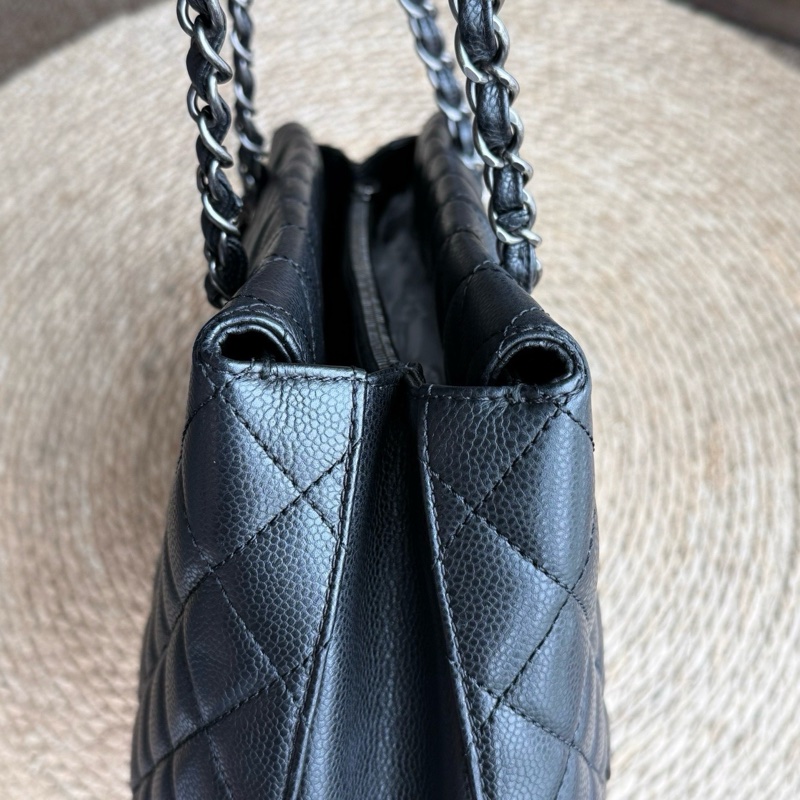 Chanel 黑銀荔枝紋牛皮吊墜logo風琴托特包 復古銀扣 大雙C吊墜 內里多層 可以放電腦通勤 尺寸約38*26 年份：21開-4