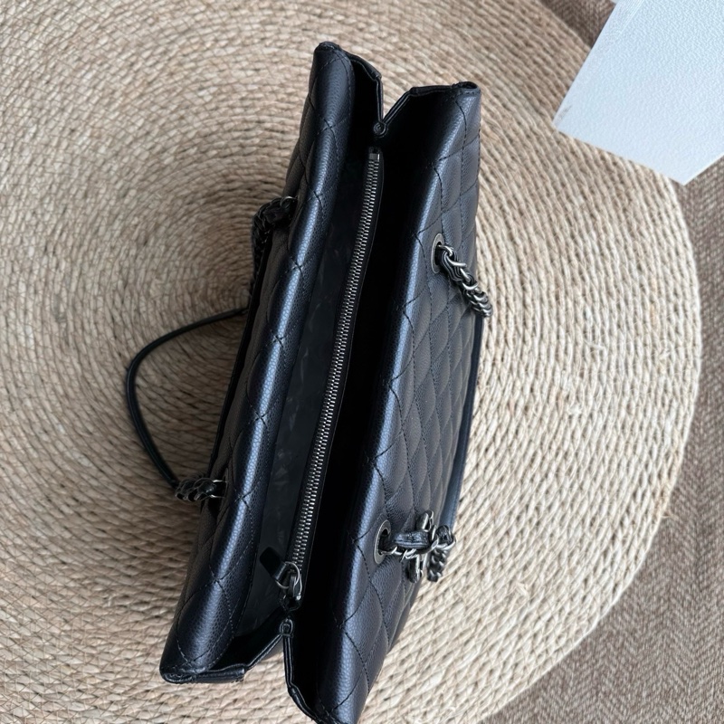 Chanel 黑銀荔枝紋牛皮吊墜logo風琴托特包 復古銀扣 大雙C吊墜 內里多層 可以放電腦通勤 尺寸約38*26 年份：21開-7