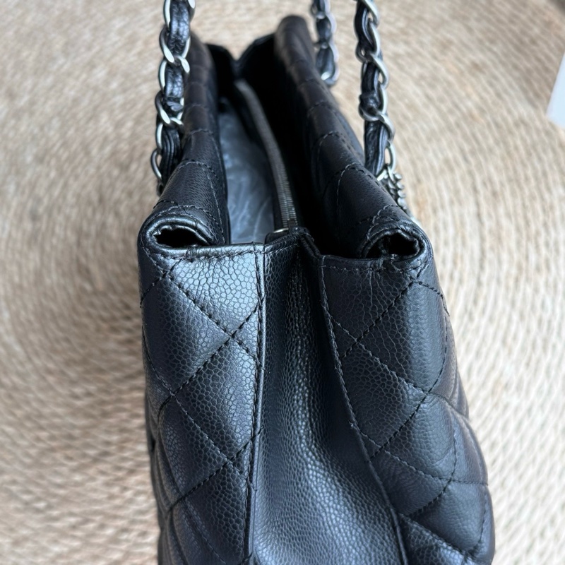 Chanel 黑銀荔枝紋牛皮吊墜logo風琴托特包 復古銀扣 大雙C吊墜 內里多層 可以放電腦通勤 尺寸約38*26 年份：21開-16