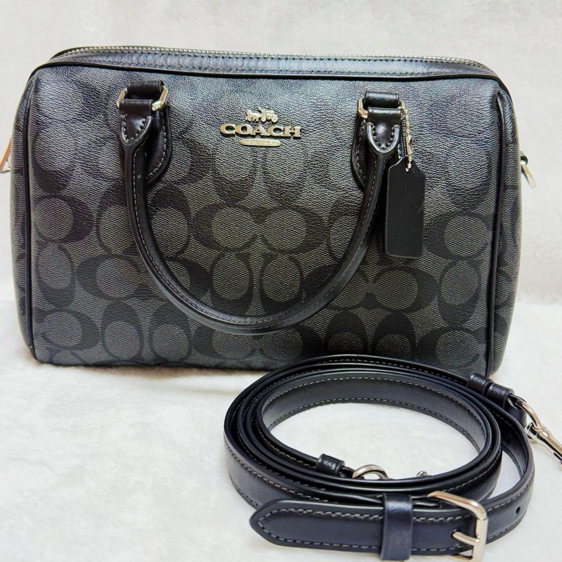 急出⭐️黑色經典款必買⭐️96新Coach手提斜背波士頓兩用包(黑灰色)-29