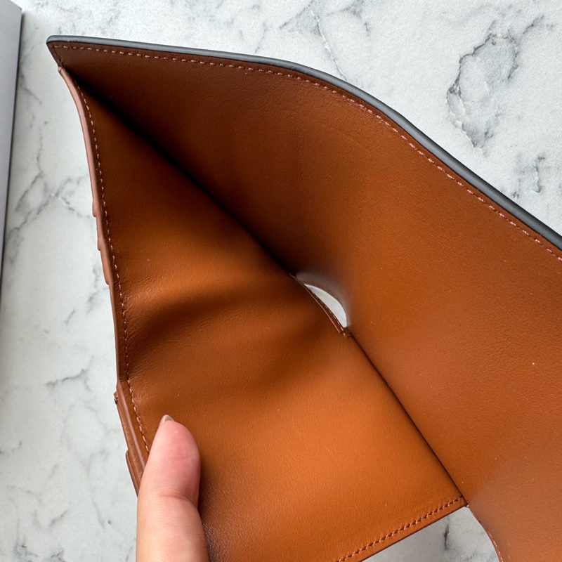 Celine經典款❤️滿版老花凱旋門釦式短夾-13