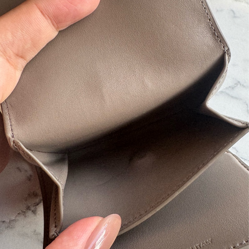 Celine大象灰金凱旋門釦式短夾-22