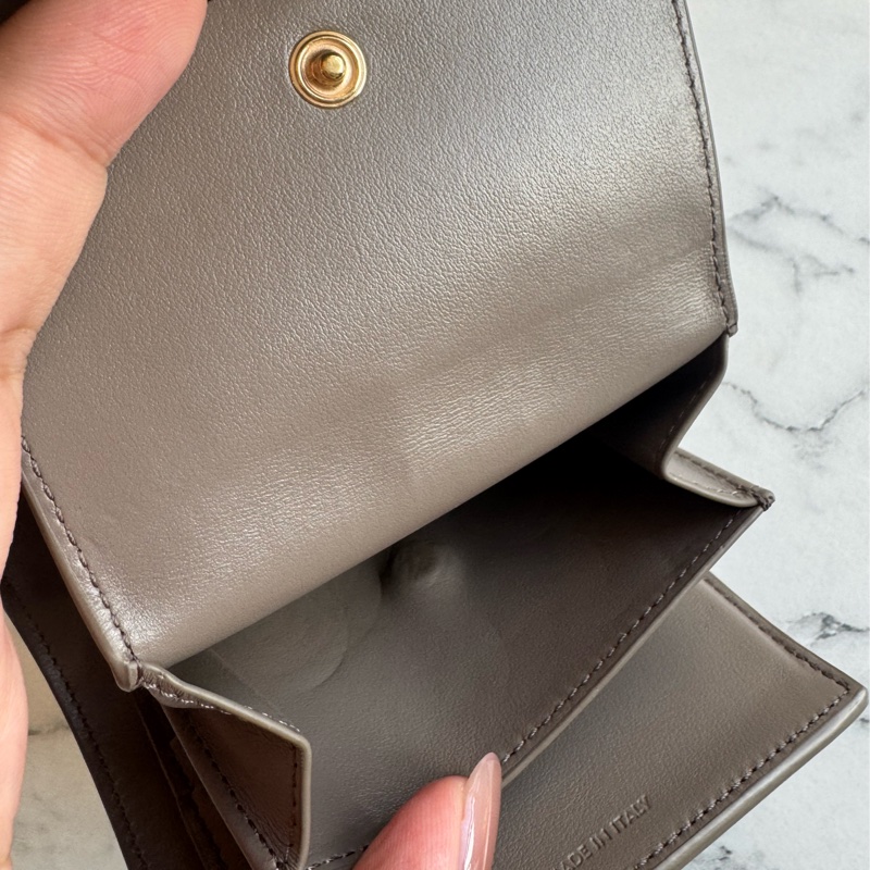 Celine大象灰金凱旋門釦式短夾-25