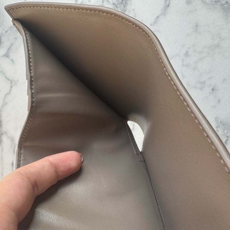 Celine大象灰金凱旋門釦式短夾-27