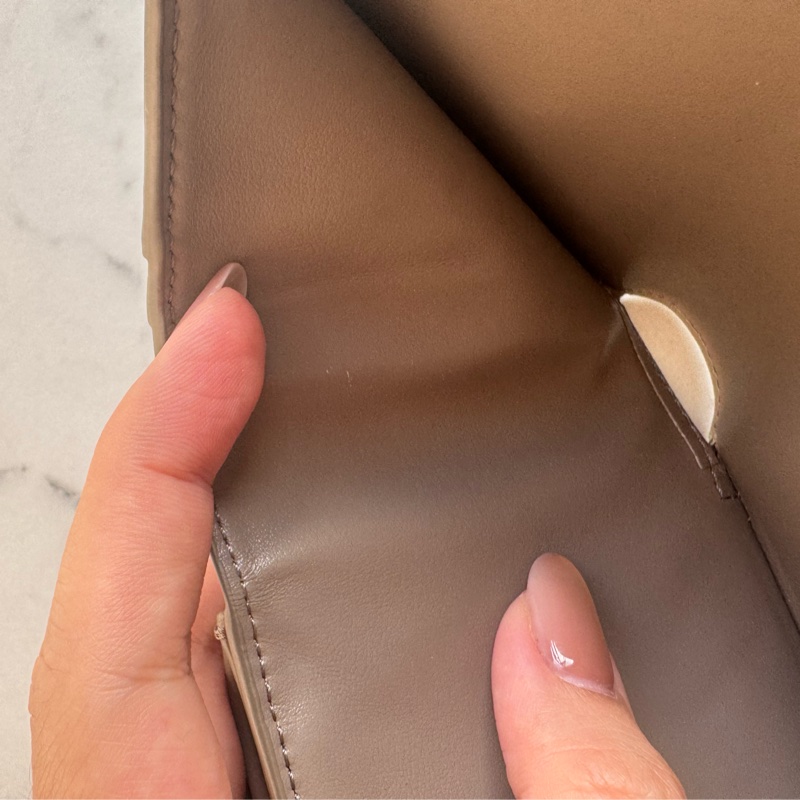 Celine大象灰金凱旋門釦式短夾-29