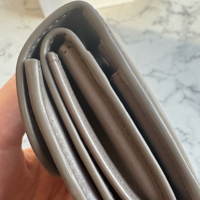 Celine大象灰金凱旋門釦式短夾-36