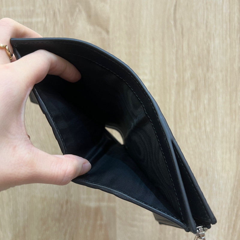 Gucci 黑牛皮壓紋對釦式6卡短夾-7