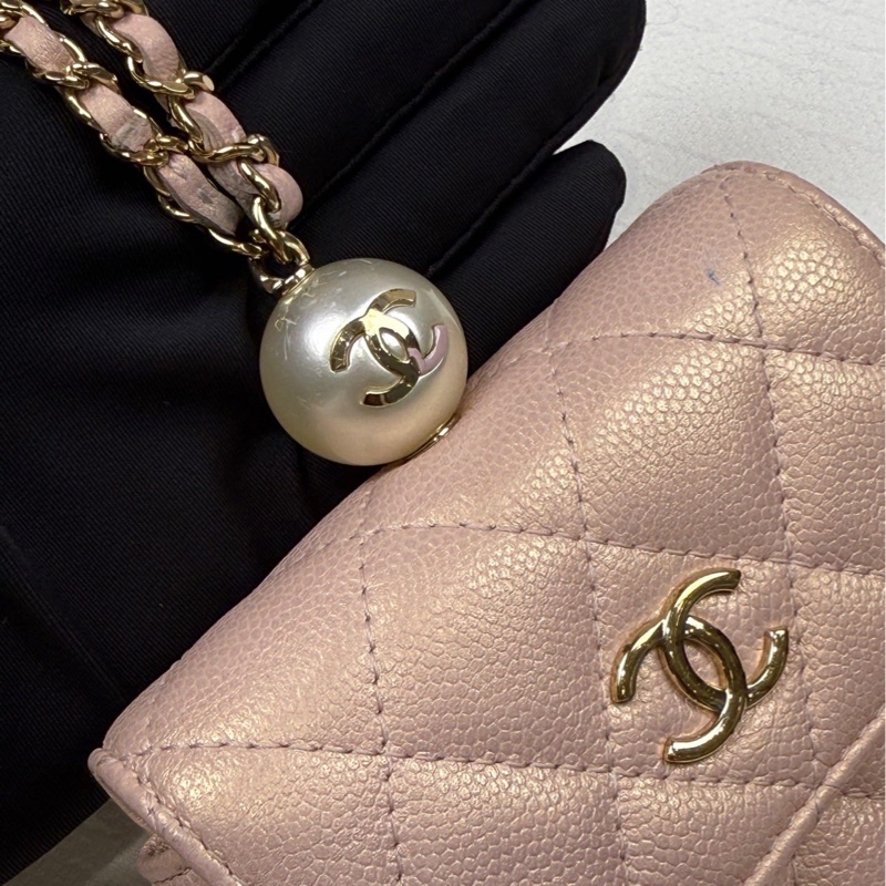 98新Chanel香奈兒卡包零錢包耳機包，奶茶色金扣雙C logo，珍珠項鍊包迷你小包包mini單肩包-2