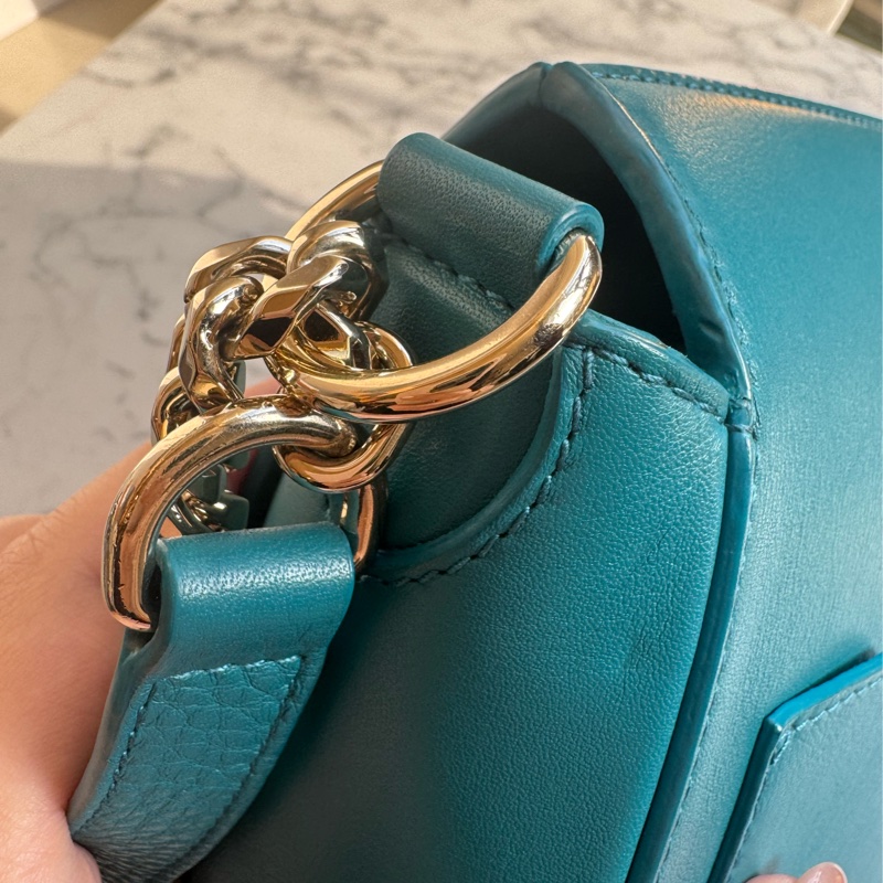 Bvlgari藍綠色扇形logo斜背包-10