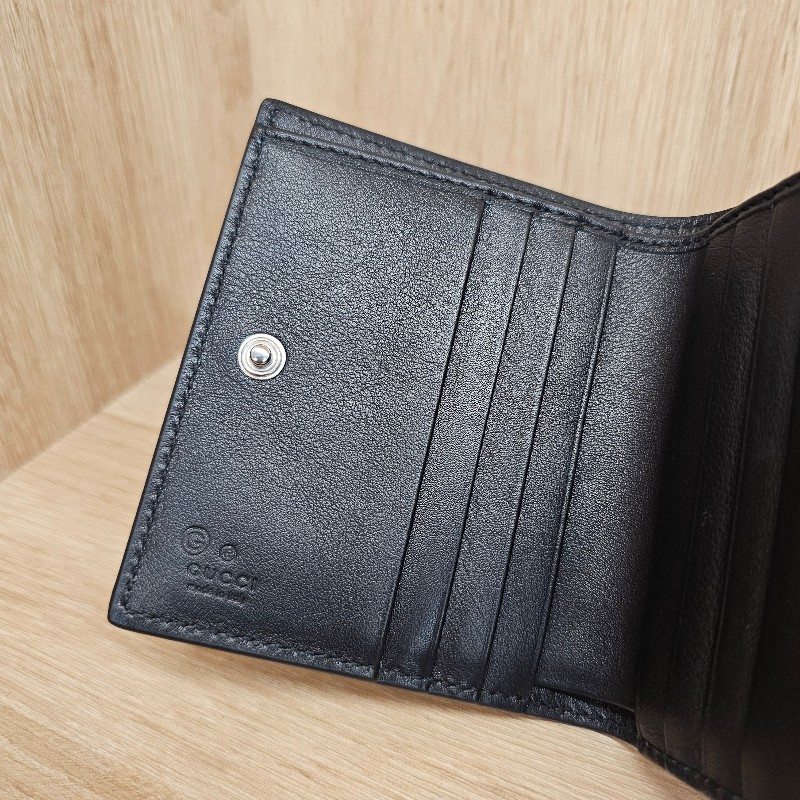 [甜價出❣️] Gucci 雙G滿版壓紋對釦短夾-9