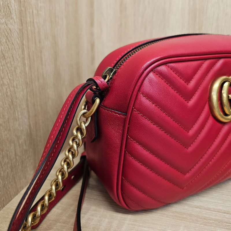 Gucci 紅牛皮山形紋霧金釦Marmont斜背相機包-1