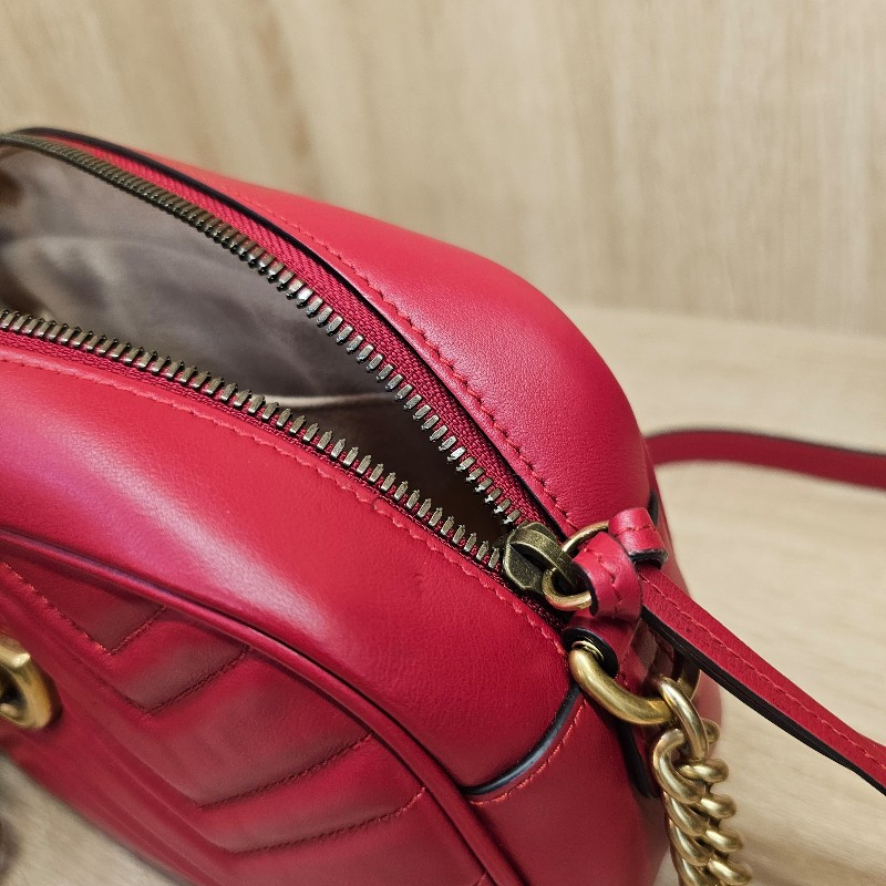 Gucci 紅牛皮山形紋霧金釦Marmont斜背相機包-15