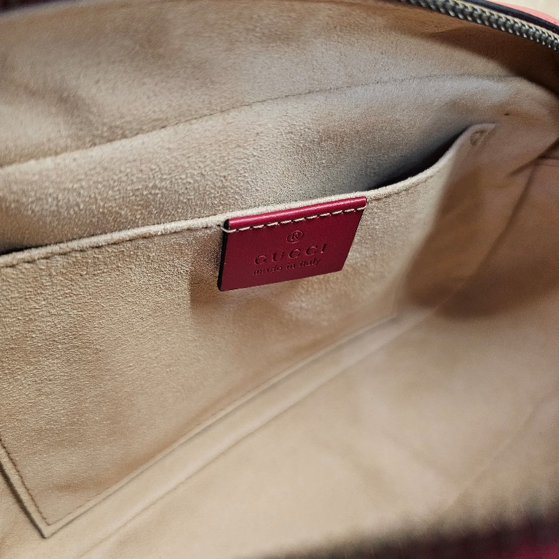 Gucci 紅牛皮山形紋霧金釦Marmont斜背相機包-18